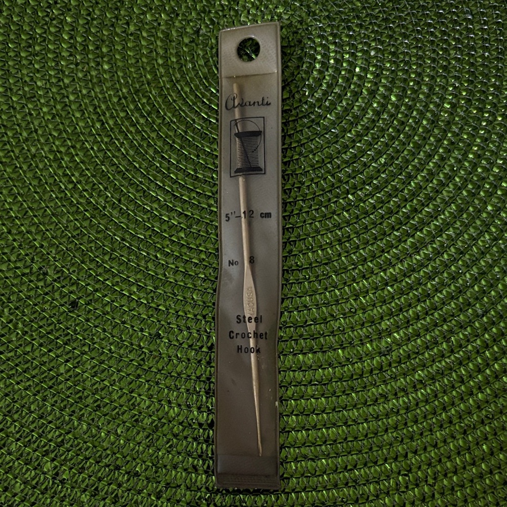Avanti Steel Crochet Hook with Green Background